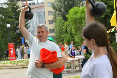 Пикник, караоке и пенная дискотека: на «Большие семейные выходные» пришли более 20 тысяч омичей Пикник, караоке и пенная дискотека: на «Большие семейные выходные» пришли более 20 тысяч омичей