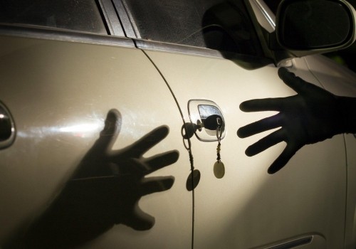 Владелец автосалона в Омске похищал и закладывал машины своих клиентов Владелец автосалона в Омске похищал и закладывал машины своих клиентов