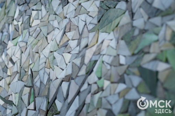 Рядом с омским музеем "зацвела" мозаичная сирень Рядом с омским музеем "зацвела" мозаичная сирень