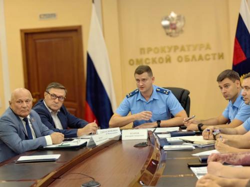 Глава омского Минсельхоза Дрофа в присутствии прокуроров отрекся от идеи захвата фермерских земель в пользу олигарха Латарии Глава омского Минсельхоза Дрофа в присутствии прокуроров отрекся от идеи захвата фермерских земель в пользу олигарха Латарии