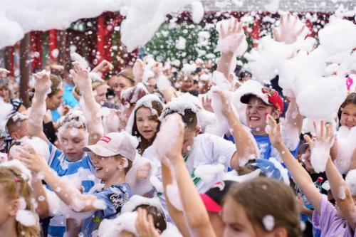 Пикник, караоке и пенная дискотека: на «Большие семейные выходные» пришли более 20 тысяч омичей Пикник, караоке и пенная дискотека: на «Большие семейные выходные» пришли более 20 тысяч омичей