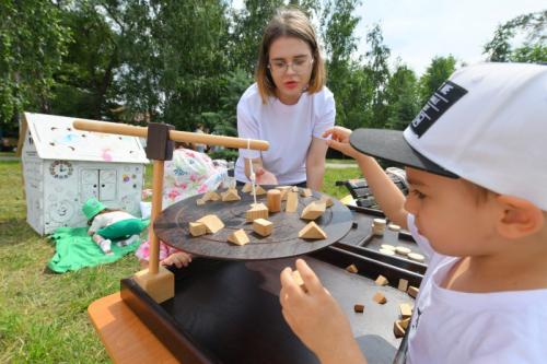 Пикник, караоке и пенная дискотека: на «Большие семейные выходные» пришли более 20 тысяч омичей Пикник, караоке и пенная дискотека: на «Большие семейные выходные» пришли более 20 тысяч омичей