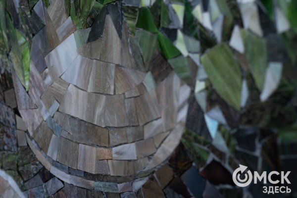 Рядом с омским музеем "зацвела" мозаичная сирень Рядом с омским музеем "зацвела" мозаичная сирень