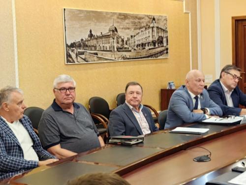 Глава омского Минсельхоза Дрофа в присутствии прокуроров отрекся от идеи захвата фермерских земель в пользу олигарха Латарии Глава омского Минсельхоза Дрофа в присутствии прокуроров отрекся от идеи захвата фермерских земель в пользу олигарха Латарии