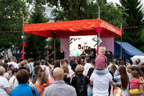 Театр, пленэр, концерт и мода: «Любинский. АРТ» в Омске собрал 40 тыс. человек Театр, пленэр, концерт и мода: «Любинский. АРТ» в Омске собрал 40 тыс. человек