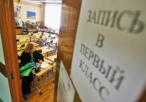 Завтра в омских школах стартует прием первоклассников «не по прописке»