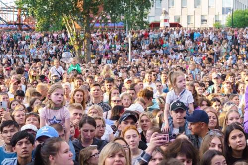 Пикник, караоке и пенная дискотека: на «Большие семейные выходные» пришли более 20 тысяч омичей Пикник, караоке и пенная дискотека: на «Большие семейные выходные» пришли более 20 тысяч омичей