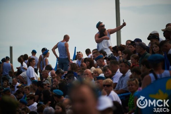 Большой фоторепортаж: как в Омске отметили День ВДВ