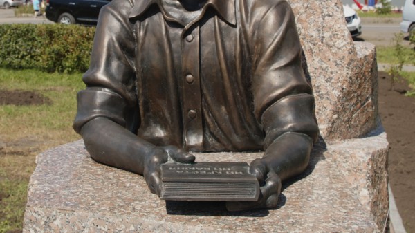 Интеллигентный, талантливый, грамотный. В Омской области открыли памятник певцу сибирского крестьянства Интеллигентный, талантливый, грамотный. В Омской области открыли памятник певцу сибирского крестьянства