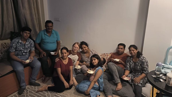 "Круто уехать в джунгли и понять ритм этого места": певица из Омска об опыте волонтёрства в Гималаях