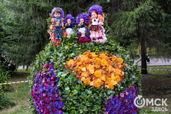 Миллион цветов на семейные истории: в Омске открылась "Флора"