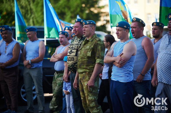 Большой фоторепортаж: как в Омске отметили День ВДВ