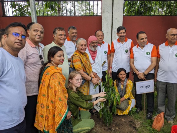 "Круто уехать в джунгли и понять ритм этого места": певица из Омска об опыте волонтёрства в Гималаях