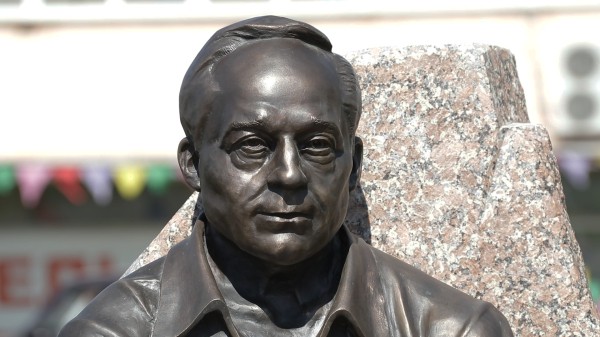 Интеллигентный, талантливый, грамотный. В Омской области открыли памятник певцу сибирского крестьянства Интеллигентный, талантливый, грамотный. В Омской области открыли памятник певцу сибирского крестьянства