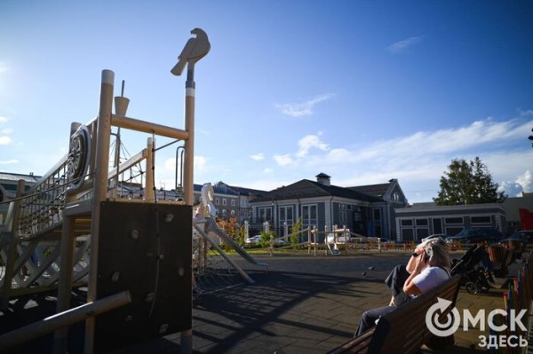 Снова на месте, но пока спрятан: Дон Кихот вернулся к омскому театру вместе с Санчо Панса Снова на месте, но пока спрятан: Дон Кихот вернулся к омскому театру вместе с Санчо Панса