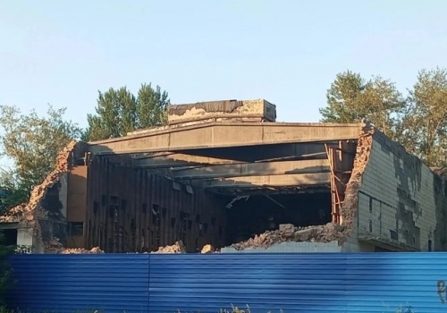 В Амурском поселке вместо снесенного кинотеатра «Сатурн» очередной забор? В Амурском поселке вместо снесенного кинотеатра «Сатурн» очередной забор?