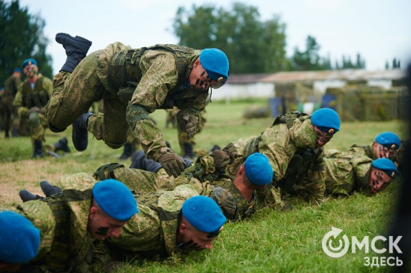 Большой фоторепортаж: как в Омске отметили День ВДВ