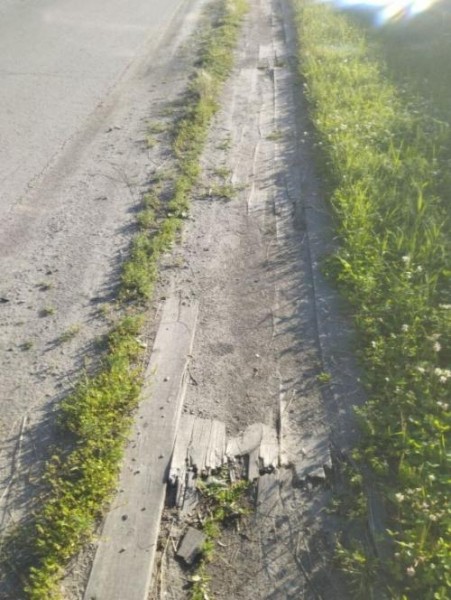 «Раритетные» тротуары в старинной Таре: омичи просят хотя бы менять старые доски