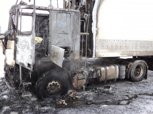 В Омске загорелась заведенная фура