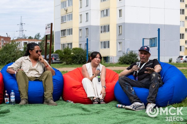 Граффити, птицы и пиксели: чем удивляют художники на фестивале "Омск, ты просто космос!"