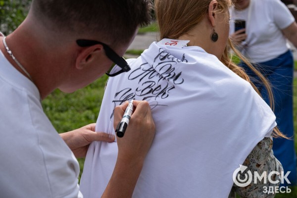 Граффити, птицы и пиксели: чем удивляют художники на фестивале "Омск, ты просто космос!"