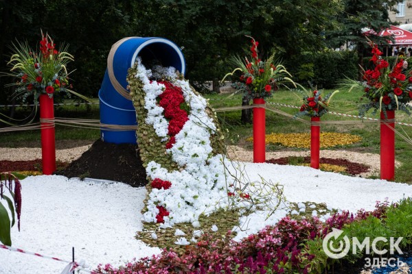 Миллион цветов на семейные истории: в Омске открылась "Флора"