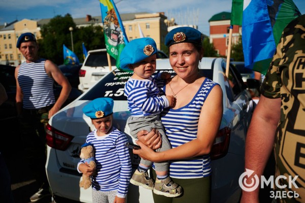 Большой фоторепортаж: как в Омске отметили День ВДВ