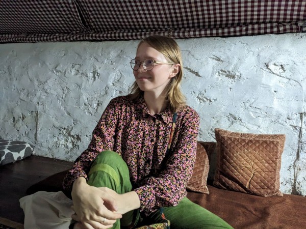 "Круто уехать в джунгли и понять ритм этого места": певица из Омска об опыте волонтёрства в Гималаях