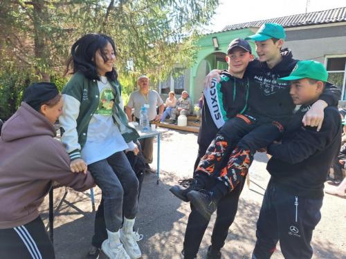 Обработка укусов, остановка кровотечений: юных омичей обучают выживанию в лесу