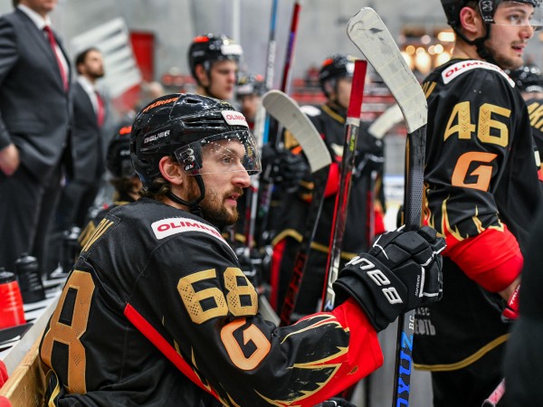 Ягр называл меня Орличек, а Сумманен говорил: "У Орла горячее сердце". Интервью с хоккеистом Евгением Орловым