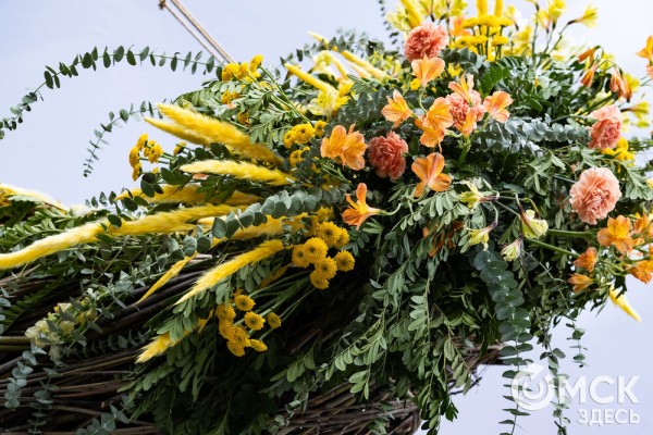 Миллион цветов на семейные истории: в Омске открылась "Флора"