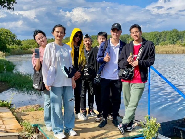 "Понимаю, что такое знаменитые российские дороги". Как иностранцы учили в Омске русский язык