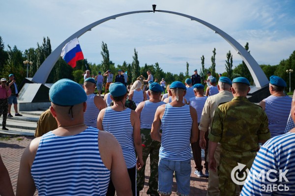 Большой фоторепортаж: как в Омске отметили День ВДВ