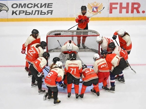 "Ну что, Миша, ты попал!" Интервью с президентом Федерации хоккея Омской области