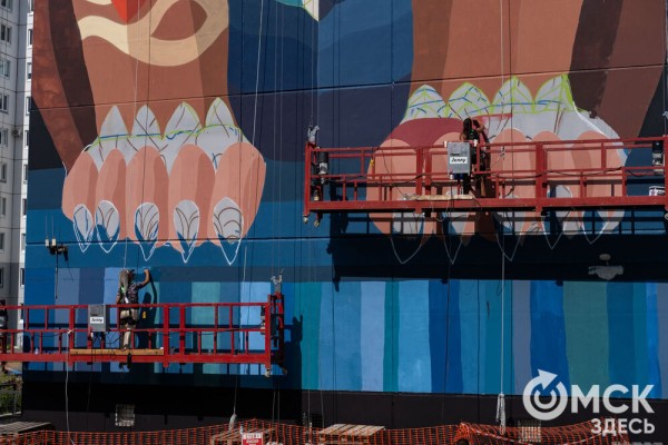 Граффити, птицы и пиксели: чем удивляют художники на фестивале "Омск, ты просто космос!"