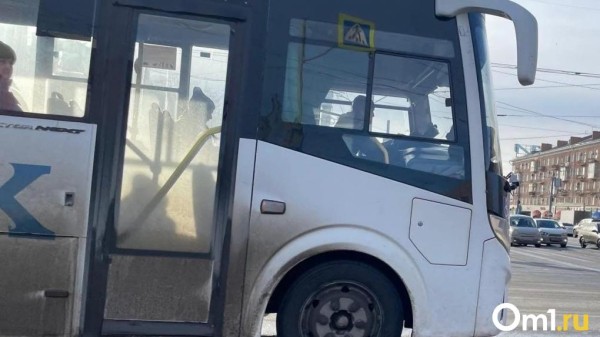 Проезд в омской маршрутке подорожал до 102 рублей Проезд в омской маршрутке подорожал до 102 рублей