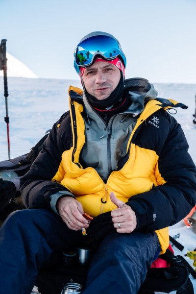 "После достижения цели что-то внутри подстёгивает к новым вершинам", - профессор ОмГТУ Павел Ложников о восхождении на Эльбрус