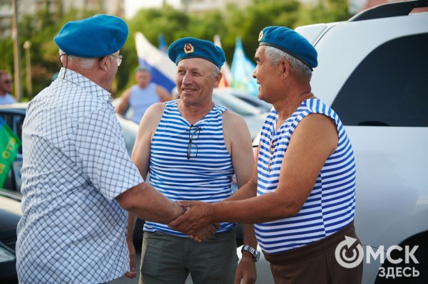 Большой фоторепортаж: как в Омске отметили День ВДВ