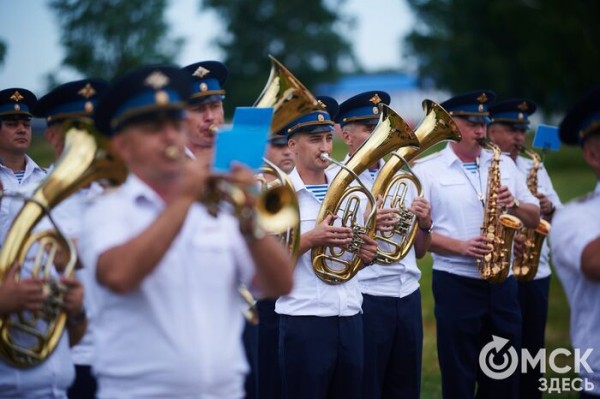 Большой фоторепортаж: как в Омске отметили День ВДВ