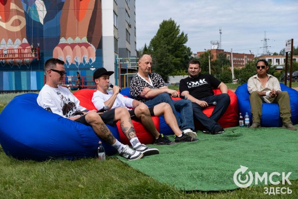 Граффити, птицы и пиксели: чем удивляют художники на фестивале "Омск, ты просто космос!"