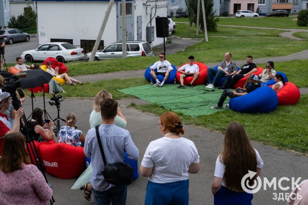 Граффити, птицы и пиксели: чем удивляют художники на фестивале "Омск, ты просто космос!"