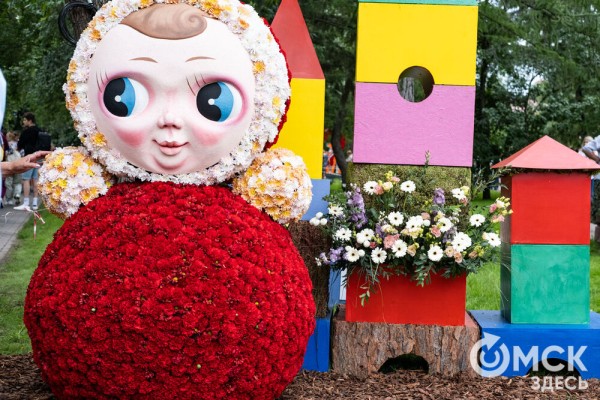 Миллион цветов на семейные истории: в Омске открылась "Флора"