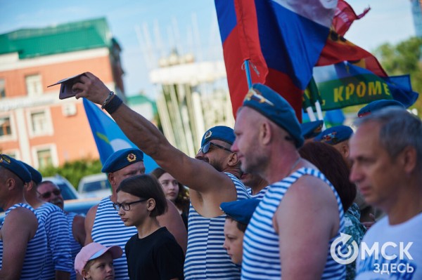 Большой фоторепортаж: как в Омске отметили День ВДВ