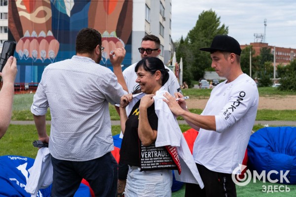 Граффити, птицы и пиксели: чем удивляют художники на фестивале "Омск, ты просто космос!"