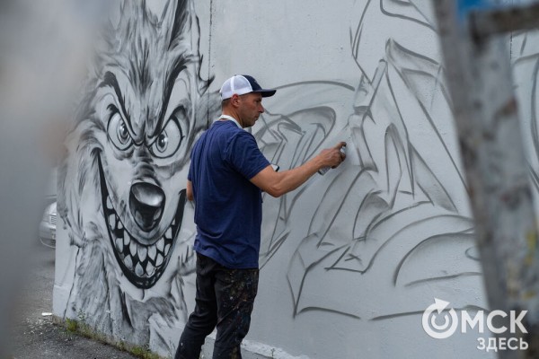 Граффити, птицы и пиксели: чем удивляют художники на фестивале "Омск, ты просто космос!"
