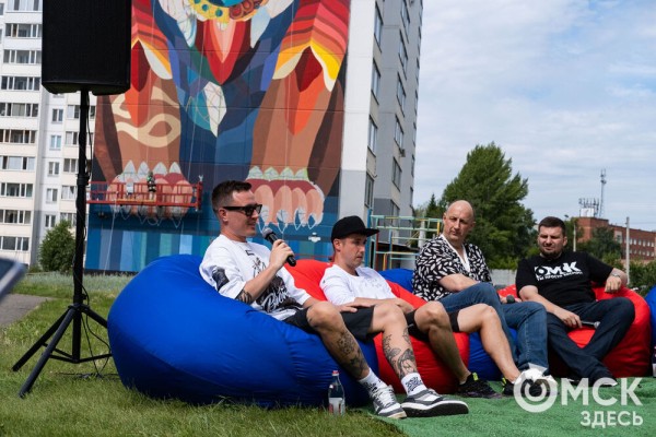 Граффити, птицы и пиксели: чем удивляют художники на фестивале "Омск, ты просто космос!"