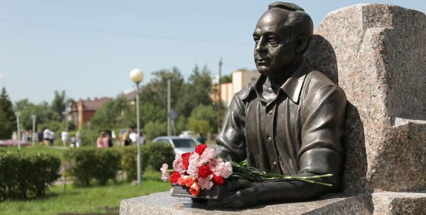 Интеллигентный, талантливый, грамотный. В Омской области открыли памятник певцу сибирского крестьянства Интеллигентный, талантливый, грамотный. В Омской области открыли памятник певцу сибирского крестьянства