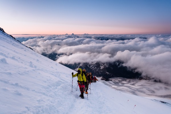"После достижения цели что-то внутри подстёгивает к новым вершинам", - профессор ОмГТУ Павел Ложников о восхождении на Эльбрус