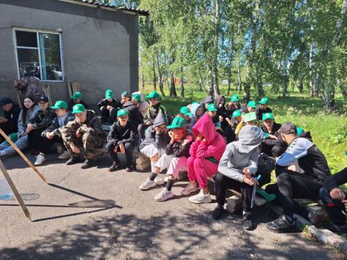 Обработка укусов, остановка кровотечений: юных омичей обучают выживанию в лесу