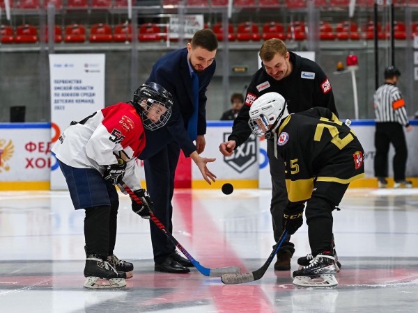 "Ну что, Миша, ты попал!" Интервью с президентом Федерации хоккея Омской области